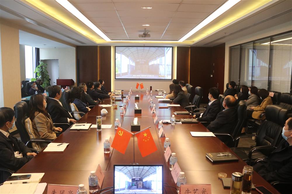 筑牢黨員干部廉潔思想防線！濟(jì)南產(chǎn)發(fā)集團(tuán)組織觀看警示教育片