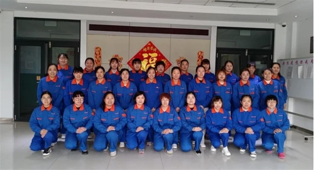 巾幗綻芳華！金鐘科技集團(tuán)精密儀器車間應(yīng)變計(jì)班：精密儀器生產(chǎn)線上的“解題人”